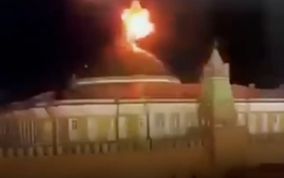 Thực hư đoạn clip ghi lại cảnh drone Ukraine tấn công dinh thự ông Putin