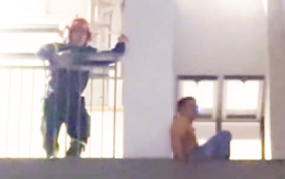 Cảnh sát thuyết phục nam thanh niên từ bỏ ý định nhảy lầu ở phường Tân Mỹ, TP.HCM