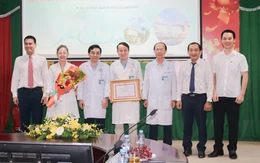 UBND TP.HCM khen thưởng đột xuất ê kíp tái nối bàn tay đứt lìa cho sản phụ mang song thai