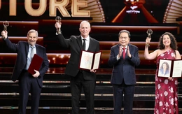 Bốn nhà khoa học nghiên cứu, phát triển vắc xin HPV đoạt giải chính VinFuture 2025