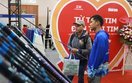 Cùng Tuổi Trẻ cứu trợ đồng bào lũ lụt miền Trung