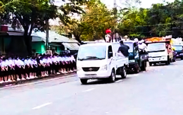 Gần 1.500 học sinh nghiêm trang kính tiễn thầy giáo thể dục ở Giồng Riềng về đất mẹ