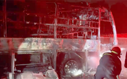 Va chạm liên hoàn, cả 3 xe bốc cháy dữ dội trên cao tốc qua tỉnh Khánh Hòa