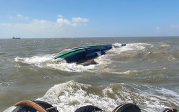 Sà lan lật chìm trên biển Vũng Tàu, 3 thuyền viên được cứu