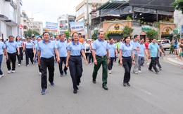 75 tuổi có hơn 20 năm tham gia đi bộ gây quỹ ở phường Cầu Kiệu