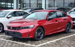 Tin tức giá xe: Honda Civic e:HEV RS giảm giá tới 140 triệu tại đại lý