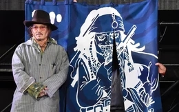 Johnny Depp nhận món quà đặc biệt từ tác giả One Piece Eiichiro Oda