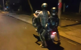 Biểu diễn 'bốc đầu' xe máy, đăng clip TikTok, 'quái xế' 14 tuổi bị cảnh sát tịch thu xe