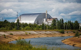 Ukraine tố Nga gây cháy nhà máy điện hạt nhân Chernobyl