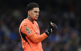 Thủ môn Ederson đi vào lịch sử Ngoại hạng Anh