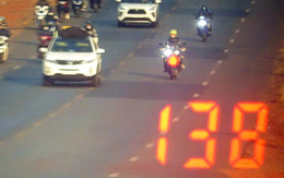 Phạt 3 tài xế mô tô che biển số, chạy với tốc độ 120-140km/h