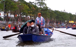 Khai hội chùa Hương, du khách nô nức trẩy hội