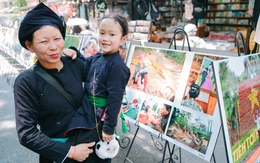 Người dân Làng Nủ tới TP.HCM làm 'chứng nhân' tại triển lãm ảnh về Làng Nủ