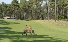 Sân golf đặc biệt tại Pháp dành cho người thích khỏa thân