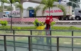 Đánh nhau ở ga metro số 1: Bảo vệ nhắc nhở, tài xế xe ôm nói 'hút kệ tôi, mắc mớ gì đến ông'