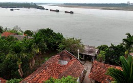 Hàng chục nhà dân ngoài bãi sông Hồng ở Hà Nội bị nứt do đâu?