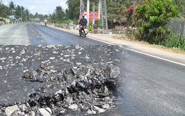 Đường dọc sông Tiền hàng trăm tỉ vừa thông xe, mặt đường chỗ thì bong tróc chỗ đầy đá dăm