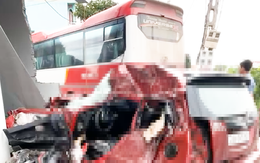 Xe khách mất lái đâm vào nhà dân rồi va chạm với ô tô làm một người chết