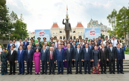 Tổng Bí thư cùng lãnh đạo Đảng, Nhà nước dâng hương Chủ tịch Hồ Chí Minh tại TP.HCM