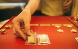 Giá vàng thế giới giằng co quanh ngưỡng 3.300 USD/ounce