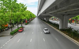 Trời hửng nắng sau mưa, đường phố Hà Nội thông thoáng ngày thứ 2 nghỉ lễ