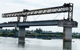 Cầu 220 tỉ ở Quảng Nam thi công 'rùa bò', gia hạn 8 lần vẫn chưa xong