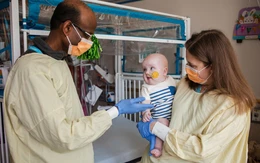 Kỳ tích y học: Bé trai được cứu sống nhờ công nghệ chỉnh sửa gene