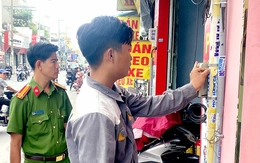 Lần theo tờ rơi, Công an TP.HCM nỗ lực xóa quảng cáo bẩn, tín dụng đen