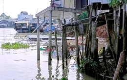 Sạt lở bờ sông Ông Chưởng, ảnh hưởng 10 nhà dân
