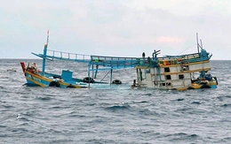 Tàu hàng quốc tịch Liberia đâm chìm tàu cá Việt Nam rồi bỏ đi, 10 ngư dân được cứu sống