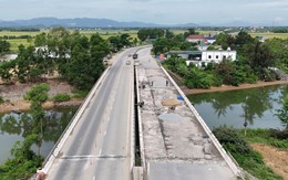 Đẩy nhanh sửa chữa cầu hư hỏng phải chèn ván gỗ trên quốc lộ 1
