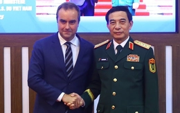Đại tướng Phan Văn Giang tiếp Bộ trưởng Quân đội Pháp Sébastien Lecornu