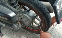Chuyên gia khuyên nên bơm lốp xe máy vào ban đêm, khi lốp nguội