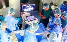 Bác sĩ TP.HCM thông tim bào thai thành công cho sản phụ người Singapore