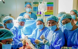 Thông tim bào thai thành công cho sản phụ Singapore: Cả gia đình, sản phụ và ê kíp đều bật khóc