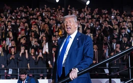 Kinh tế Mỹ chỉ đang trong 'giai đoạn chuyển tiếp', ông Trump trấn an