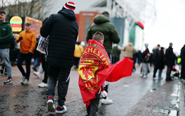 Fan Man Utd và Tottenham 'méo mặt' khi sắp có vé đá chung kết Europa League