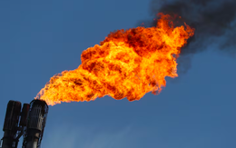 OPEC+ tăng mạnh sản lượng, 'ném quả bom vào thị trường dầu mỏ'