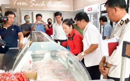 Kiểm tra Công ty cổ phần Chăn nuôi C.P. Việt Nam trước tin đồn bán heo, gà mắc bệnh