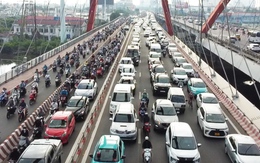 Nhiều tuyến đường ở TP.HCM kẹt xe kéo dài ngày đầu đi làm sau lễ