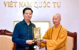 Phó thủ tướng Mai Văn Chính chiêm bái xá lợi Bồ tát Thích Quảng Đức