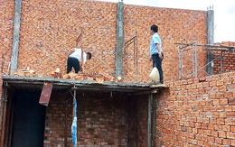 Xây dựng nhà ở không phép, bị cắt điện, cắt nước vẫn lén lút làm đêm