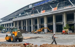 Nhà ga T3 Tân Sơn Nhất bị dột sau mưa lớn: Bộ Xây dựng yêu cầu xử lý dứt điểm