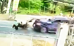 Ô tô 'điên' tông liên tiếp 3 xe máy ở Tiền Giang, 2 người thương vong