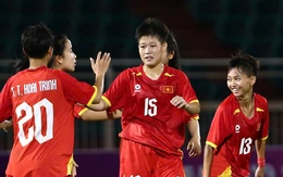U19 nữ Việt Nam chơi 'tennis' trên sân Thống Nhất