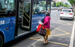 Miễn vé đi 28 tuyến xe buýt ở TP.HCM cho khách thanh toán không tiền mặt ngày 16-6