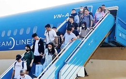 Vietnam Airlines từ Đà Nẵng đi Hà Nội chuyển hướng hạ cánh khẩn ở Phú Bài cấp cứu khách nữ