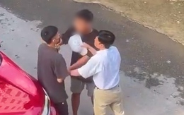 Xác minh video 2 cha con đi ô tô 'khống chế' một thanh niên sau va chạm xe