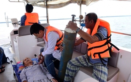 Tăng thêm phương tiện cấp cứu ngoại viện: 'Thót tim' những ca cấp cứu trên biển