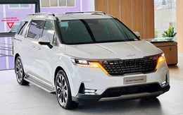 Tin tức giá xe: Kia Carnival giảm giá tới 210 triệu đồng, xe bán tốt vẫn có bản khó tiêu thụ